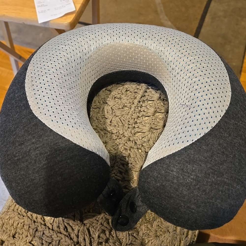 Travelon Gray White Travel Neck Gel Pillow with Zipper